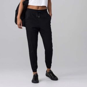 Lululemon Athletica In-Depth Jogger 28” Size 4